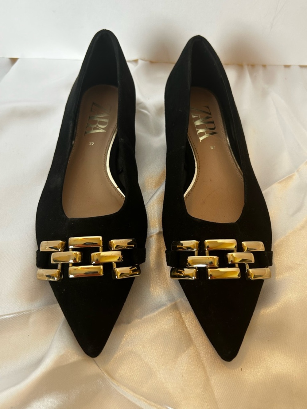 ZARA Black Suede Pointed Toe Flats Gold LInk Chain & Gold Rimmed Heel Size 6.5 - Picture 1 of 6